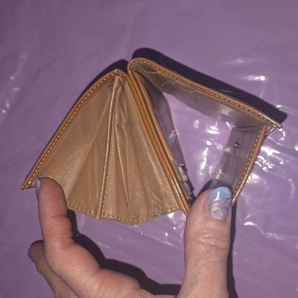 CHANEL camel brown gloss patent bifold snap leather wallet - Picture 13 of 13